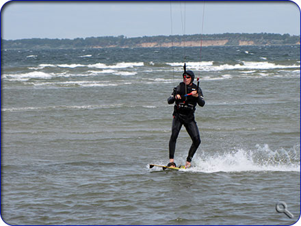Wassersportarten wie z.B. Surfen und Kitesurfen sind an Poels Küsten möglich